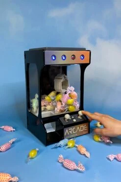 Typo Pencil Cases & Accessories Arcade Claw Machine -Home Furnishings Shop 1684239 01 3